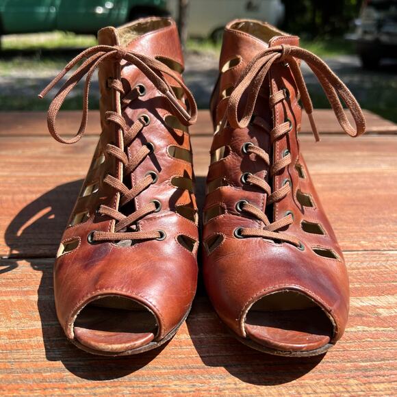 Stuart Weitzman Vintage Lace-Up Peep Toe Booties 8.5 Cognac Brown Leather Heels - Picture 2 of 16